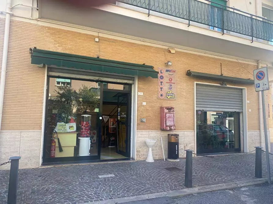 Immagine 1 di Attività commerciale in vendita  in VIA FILIPPO SIGNORE a Minturno