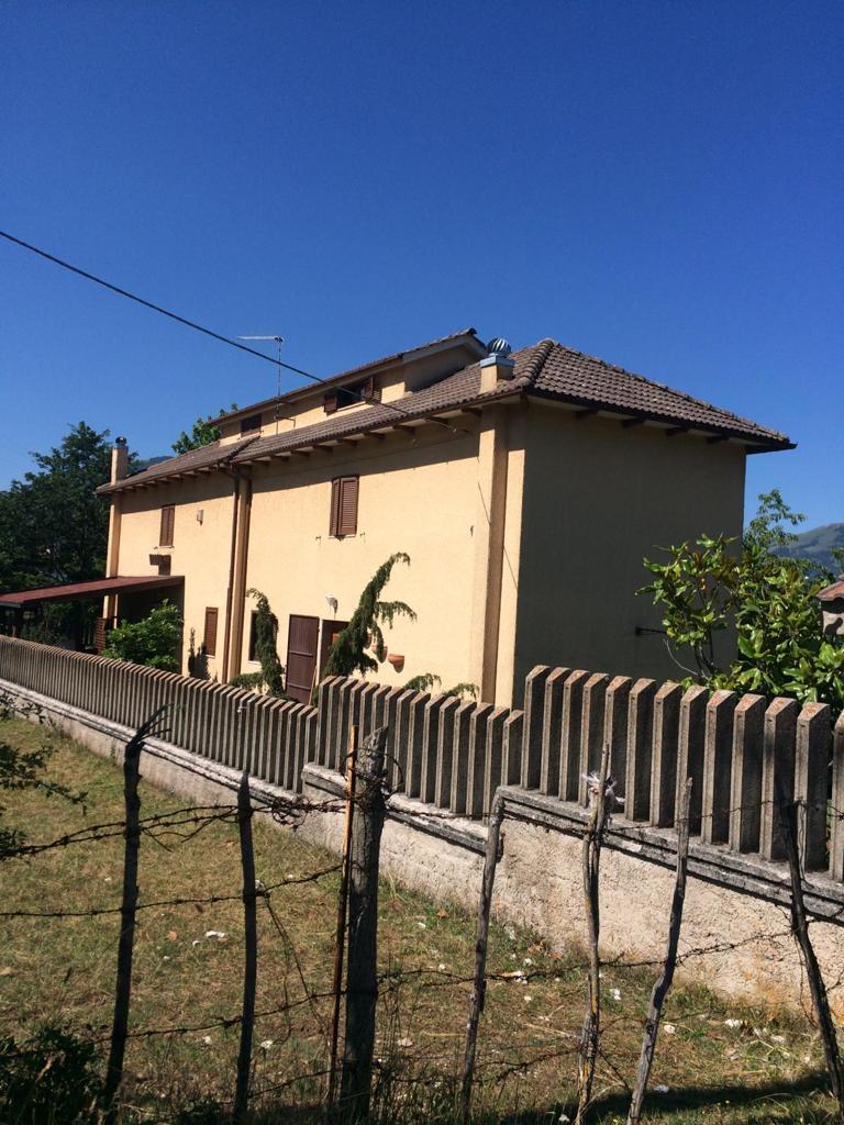 Immagine 1 di Casa bifamiliare in vendita  in Ocre San Pietro  Snc a Leonessa