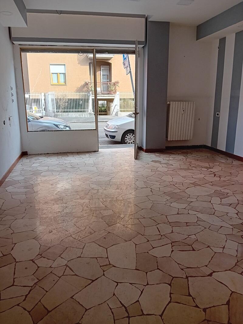 Immagine 15 di Negozio in vendita  in via Gian Rinaldo Carli 39 a Milano