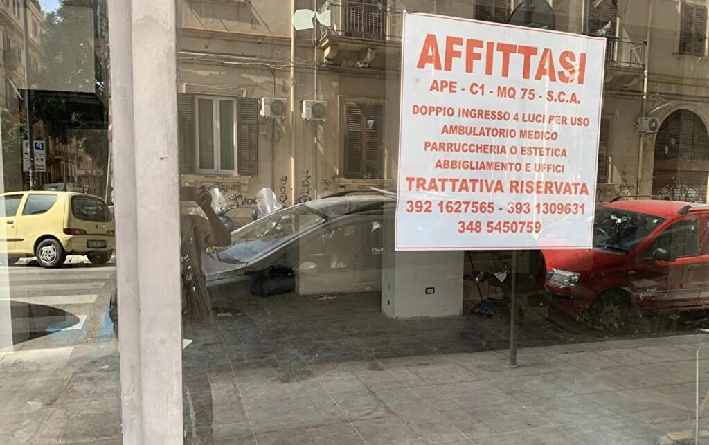 Immagine 1 di Attività commerciale in affitto  in Via Agrigento  9 a Palermo