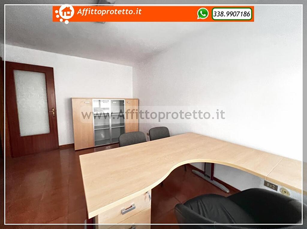 Immagine 1 di Ufficio in affitto  in Via Mamurra 4 a Formia