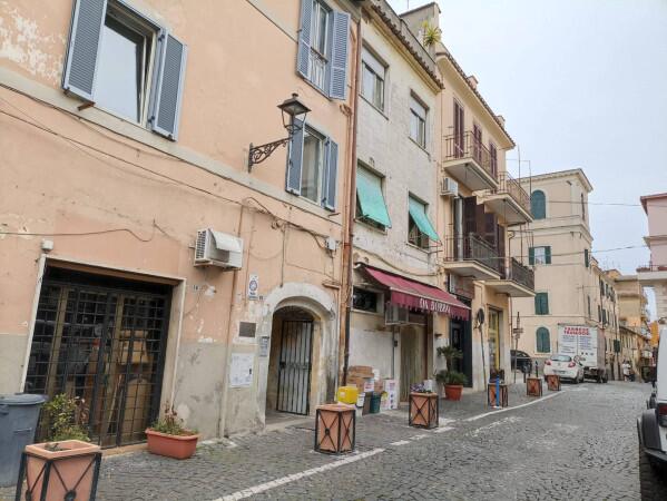 Immagine 1 di Appartamento in vendita  in Piazza Pia 15 a Albano Laziale