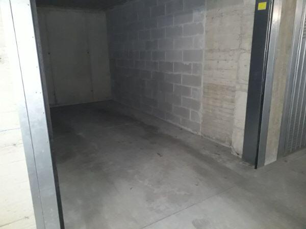 Immagine 1 di Garage in affitto  in Via Martiri d'Ungheria 3 a Seveso