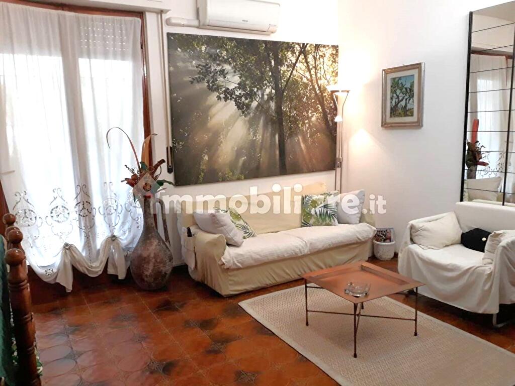 Immagine 1 di Appartamento in vendita  in VIA TORRE DEL MENEGOTTO 1 a Rapallo