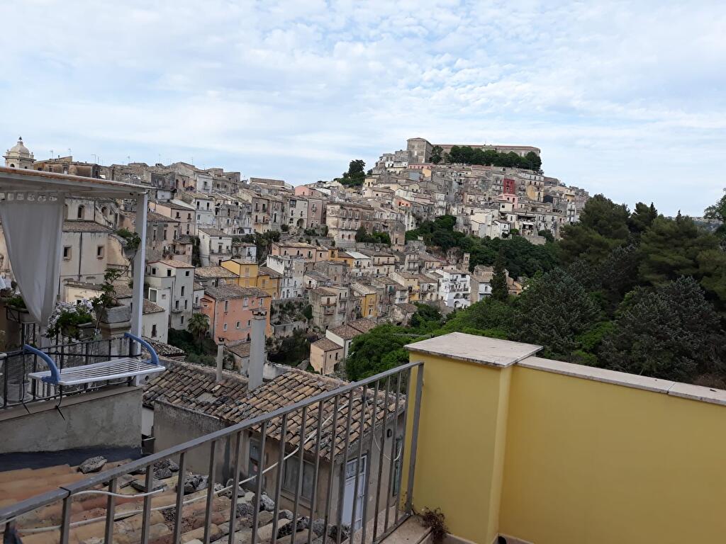Immagine 1 di Attico in affitto  a Ragusa