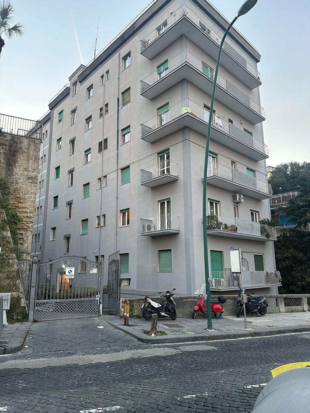 Immagine 1 di Appartamento in vendita  in Via Girolamo Santacroce 40 a Napoli