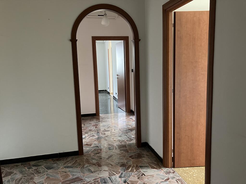 Immagine 1 di Appartamento in vendita  in VIA FRANCESCO PROFUMO 8 a Serra Ricco'