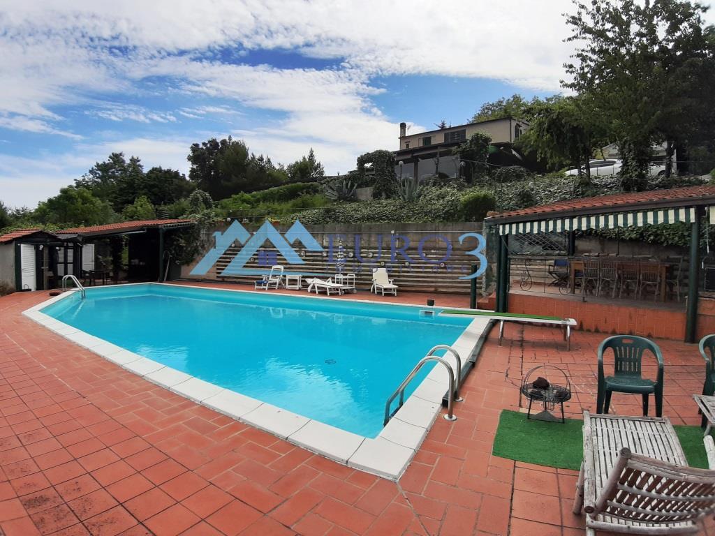 Immagine 1 di Villa in vendita  in CONTRADA SAN MARTINO a Colonnella