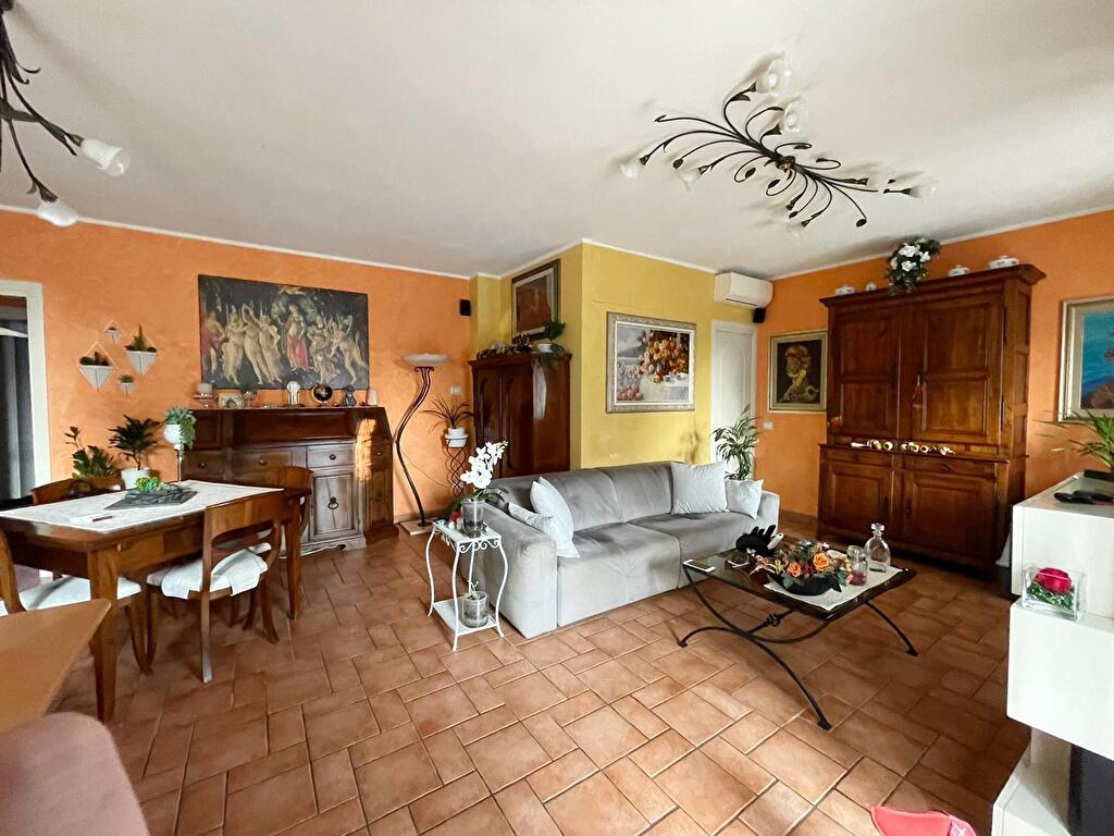 Immagine 1 di Appartamento in vendita  a Sassuolo