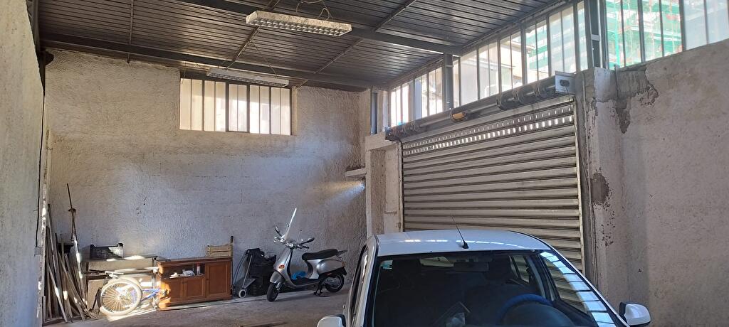 Immagine 1 di Garage in vendita  in Via Onofrio Tortora  4 a Sarno