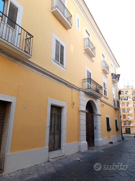 Immagine 1 di Abitazione tipica in vendita  in roma 1 a Santa Maria Capua Vetere