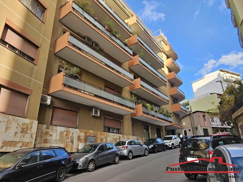 Immagine 1 di Quadrilocale in vendita  in Via Santa Lucia a Reggio Di Calabria