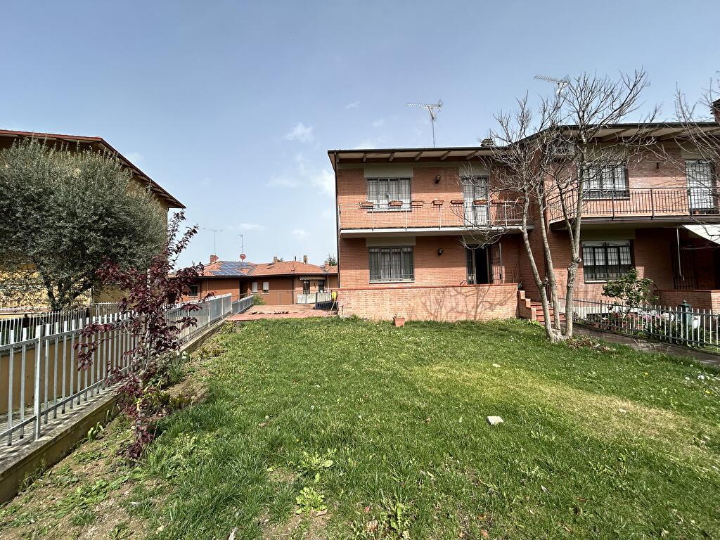 Immagine 1 di Villetta a schiera in affitto  in Via R. Morandi 10 a Castel San Pietro Terme