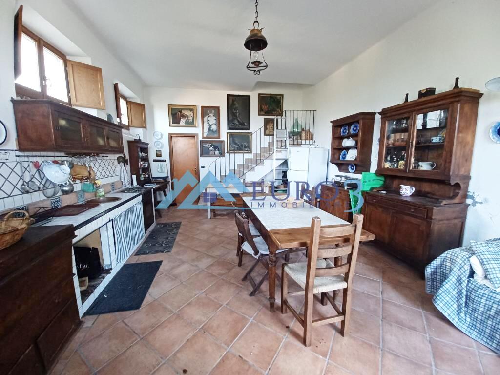 Immagine 1 di Casa indipendente in vendita  in valli di lisciano 1 a Ascoli Piceno
