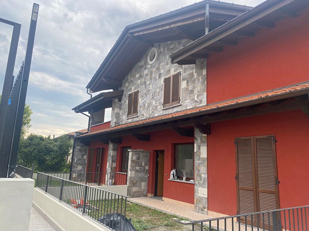 Immagine 1 di Villa in vendita  in Via Cesare Battisti  snc a Bregano