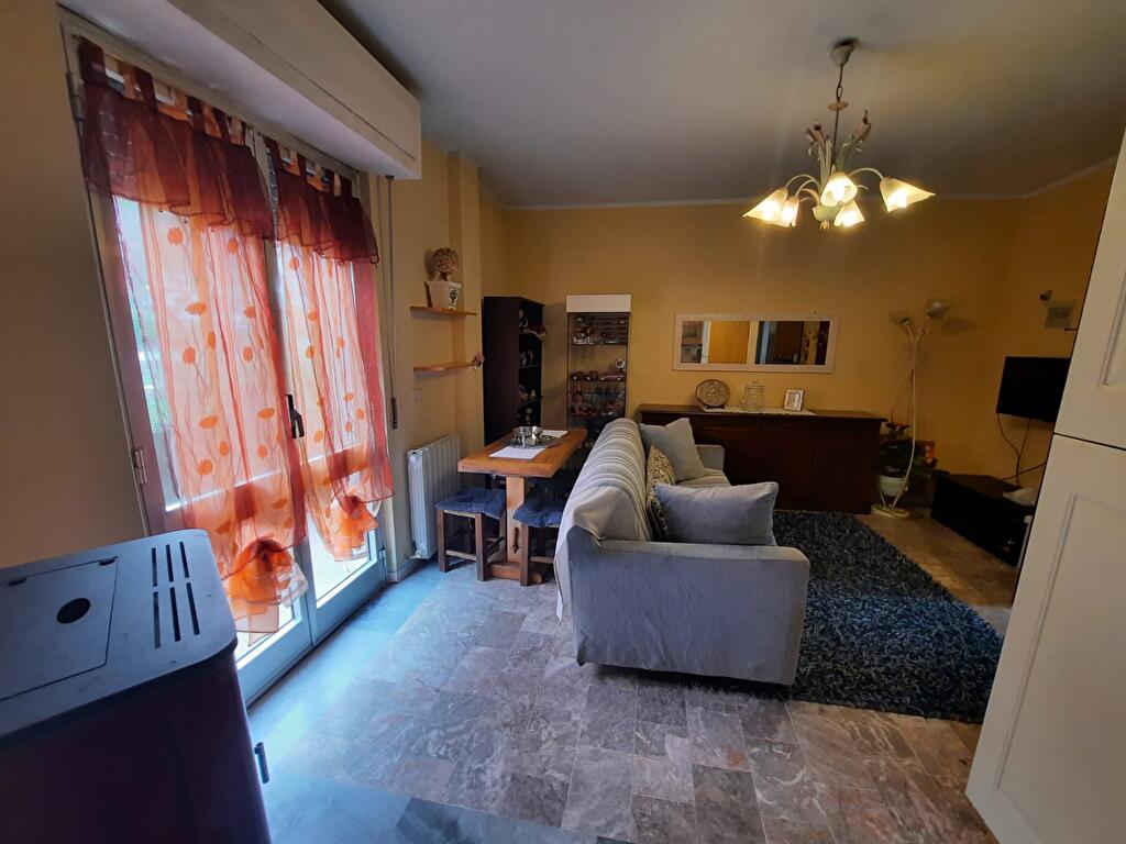 Immagine 1 di Appartamento in affitto  a Castelnuovo Di Garfagnana