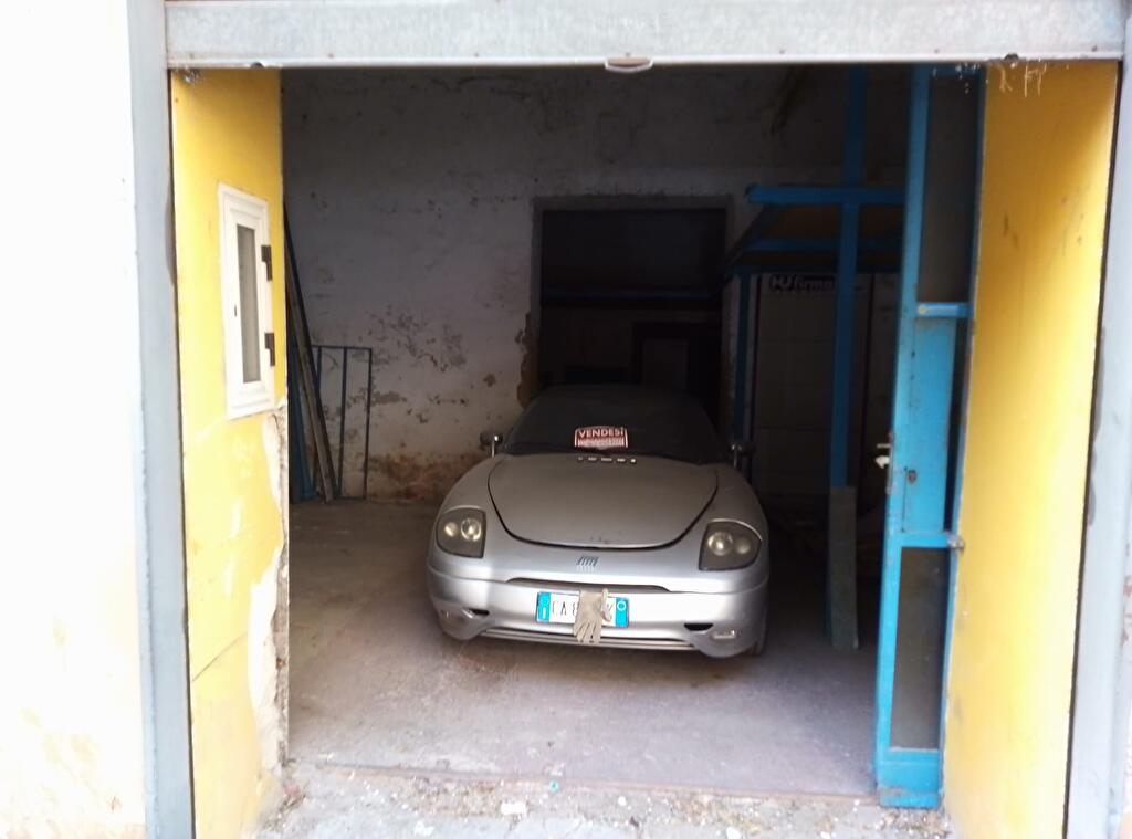 Immagine 1 di Garage in vendita  in Via Laudisio 71 a Sarno