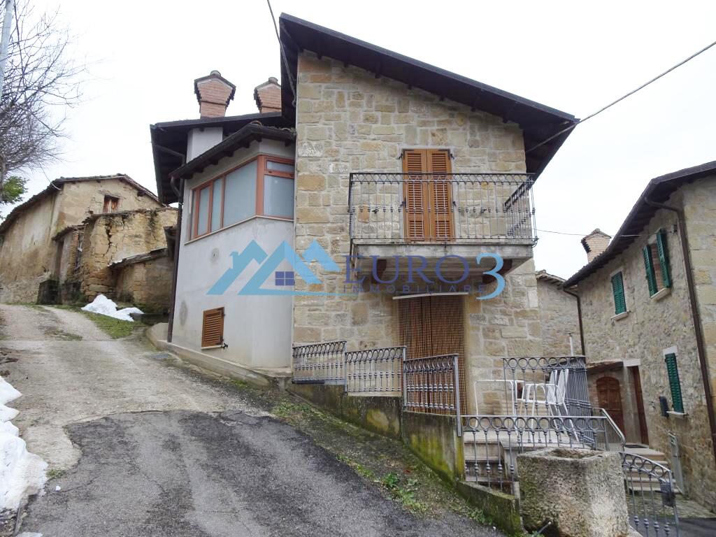Immagine 1 di Casa di paese in vendita  in trivigliano 1 a Ascoli Piceno