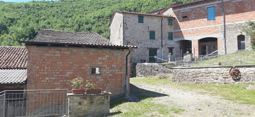 Immagine 1 di Rustico / casale in vendita  in Località Borgo Vecchio Corniana  14 a Terenzo