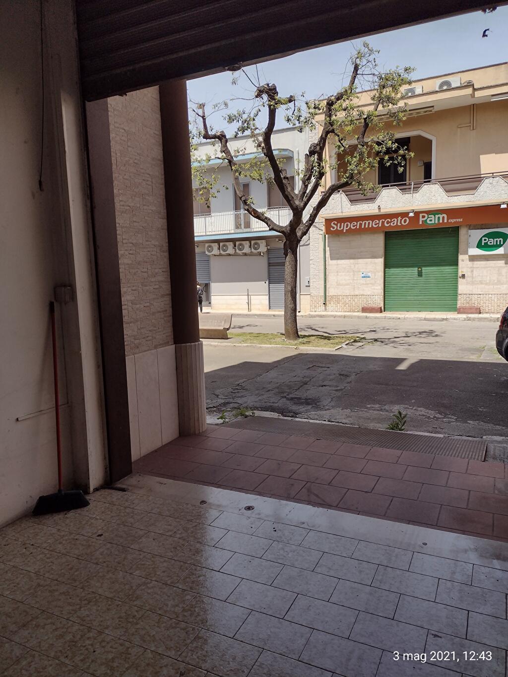 Immagine 1 di Locale commerciale in affitto  in via della resistenza  7 a Latiano