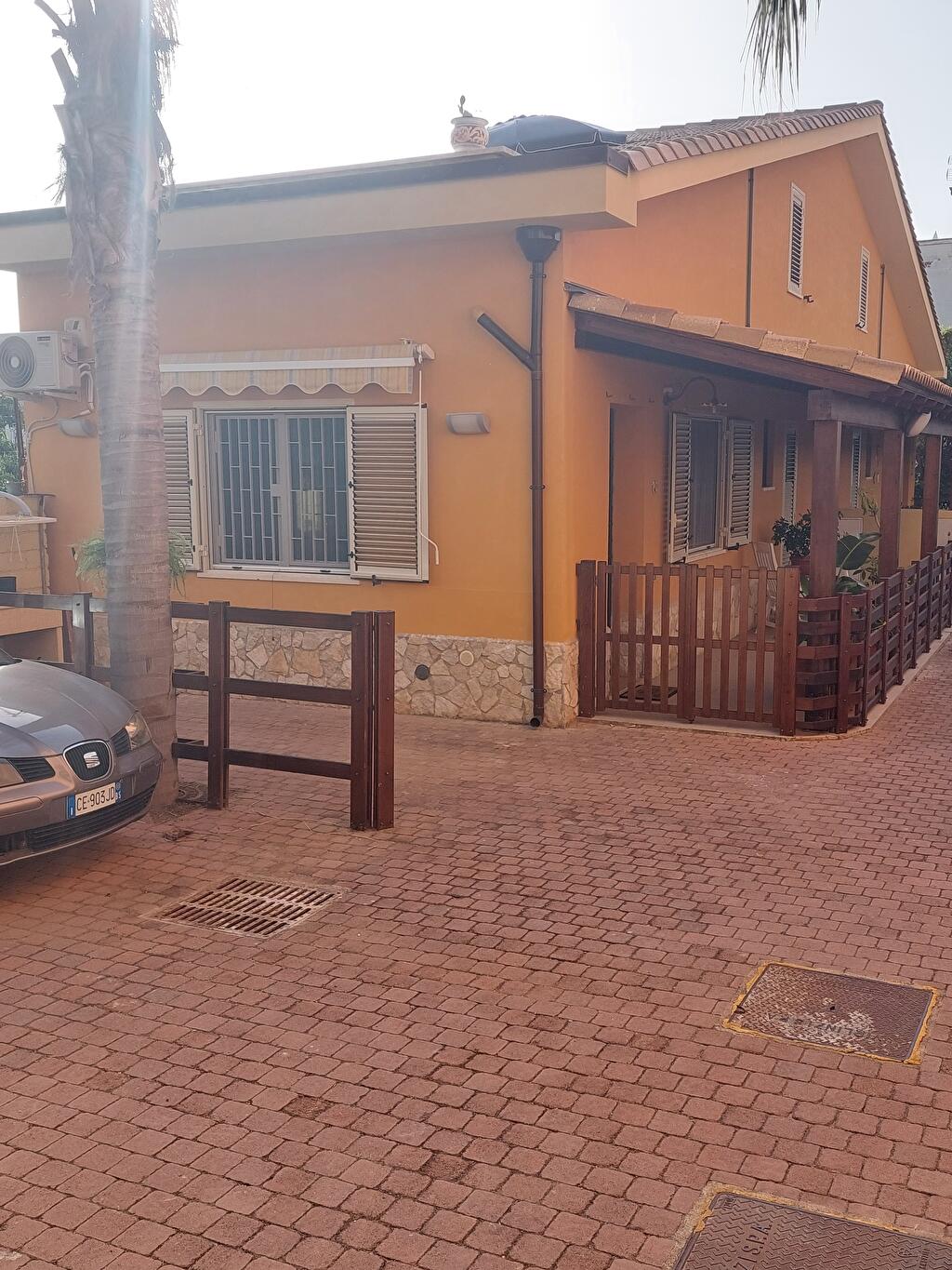 Immagine 1 di Villetta a schiera in affitto  in Via lungomare residence Solaria San Saba 93 a Messina