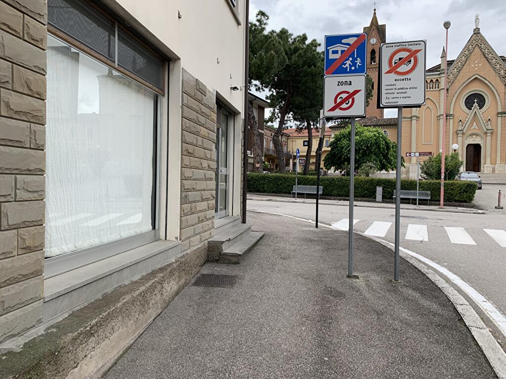 Immagine 1 di Locale commerciale in affitto  a Cesena