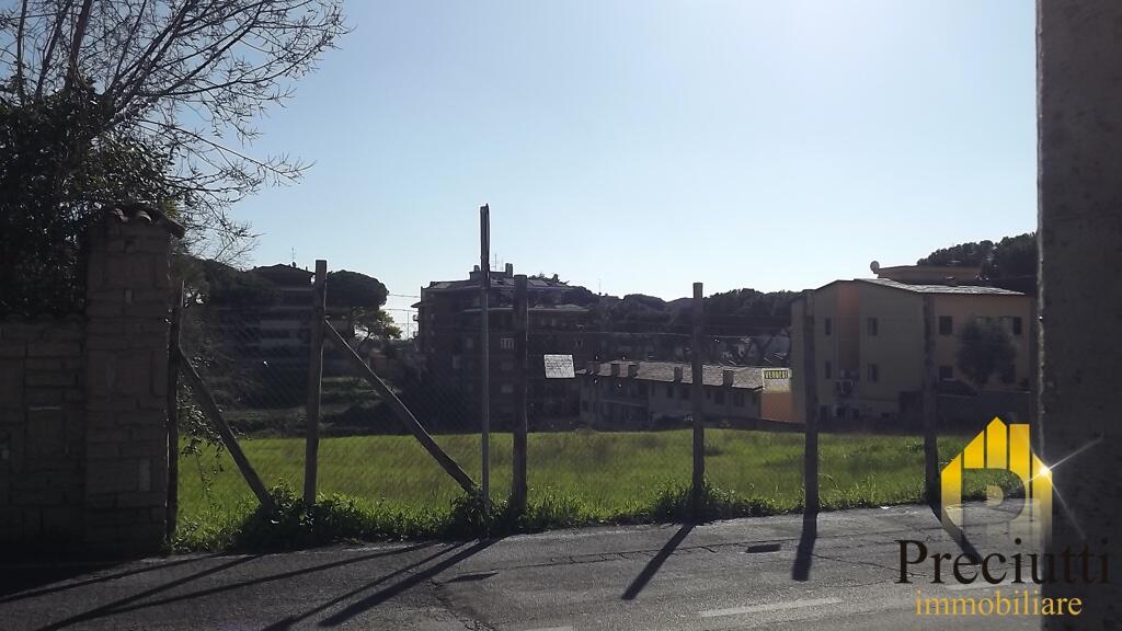 Immagine 1 di Terreno agricolo in vendita  in VIA DEGLI ESTENSI 63 a Roma