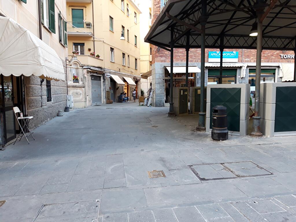Immagine 1 di Locale commerciale in vendita  in VIA VENEZIA 1 a Rapallo