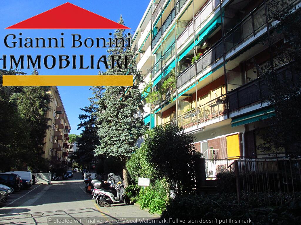 Immagine 1 di Appartamento in vendita  in via Enrico Toti 10 a Rapallo