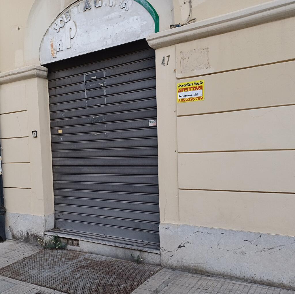 Immagine 1 di Negozio in affitto  in Via Centonze  47 a Messina