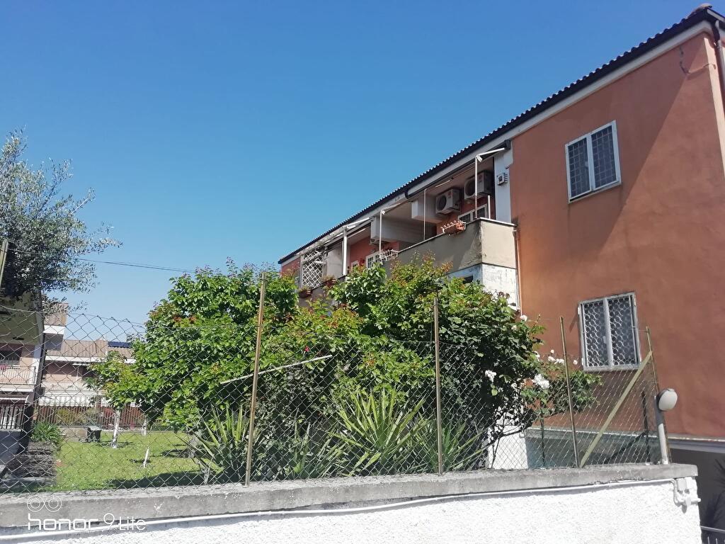 Immagine 1 di Appartamento in vendita  in Via di Torre Morena 32 a Roma