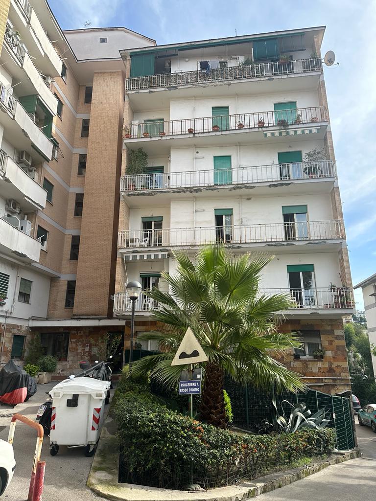Immagine 1 di Appartamento in vendita  in via Caravaggio  143 a Napoli